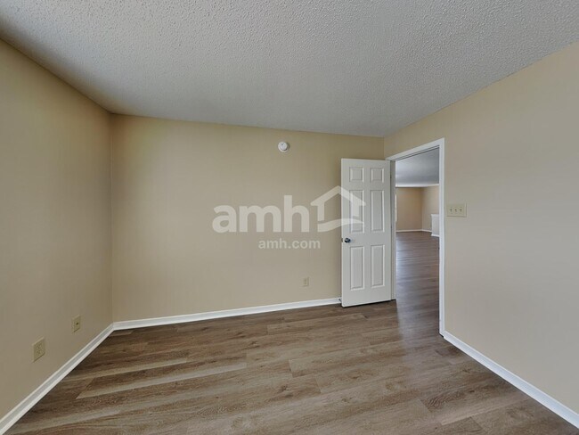 Building Photo - 626 Hickory Pine Dr