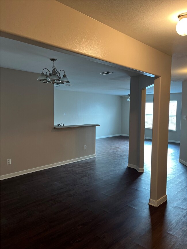 Building Photo - 29046 Village Creek Loop