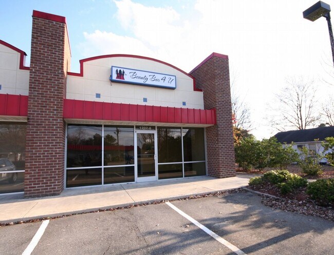 Primary Photo - 1202 Wayne Memorial Drive - A
