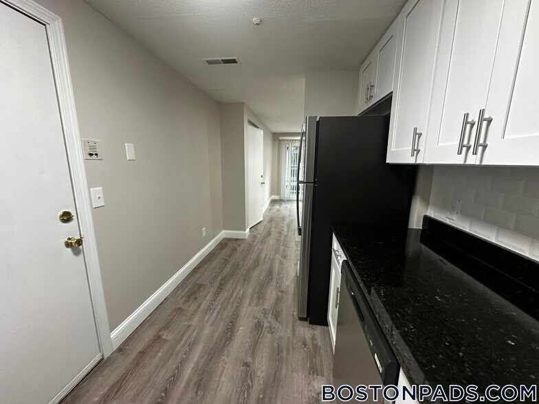Building Photo - 25 Kenmar Dr