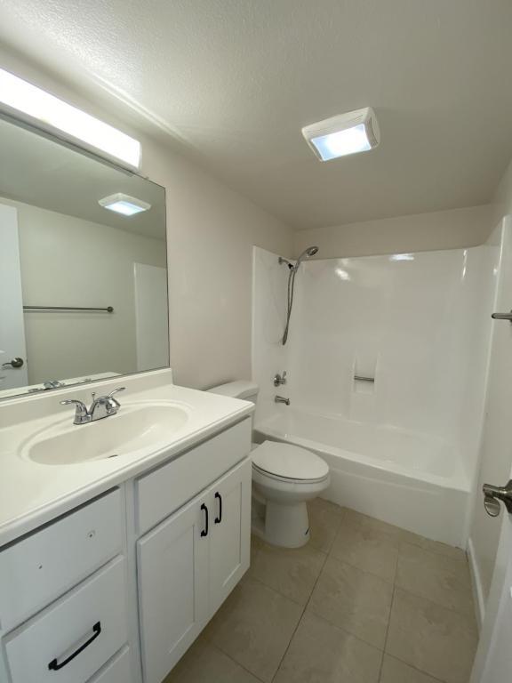 Building Photo - 160 N Richmont Dr