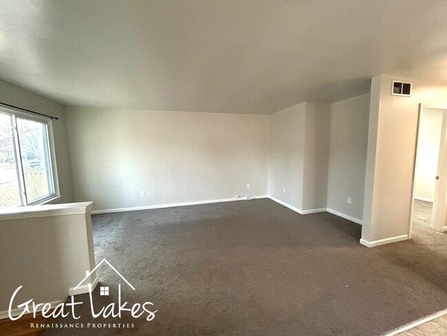 Building Photo - Lovely 3 Bedroom 1 Bathroom now available for rent