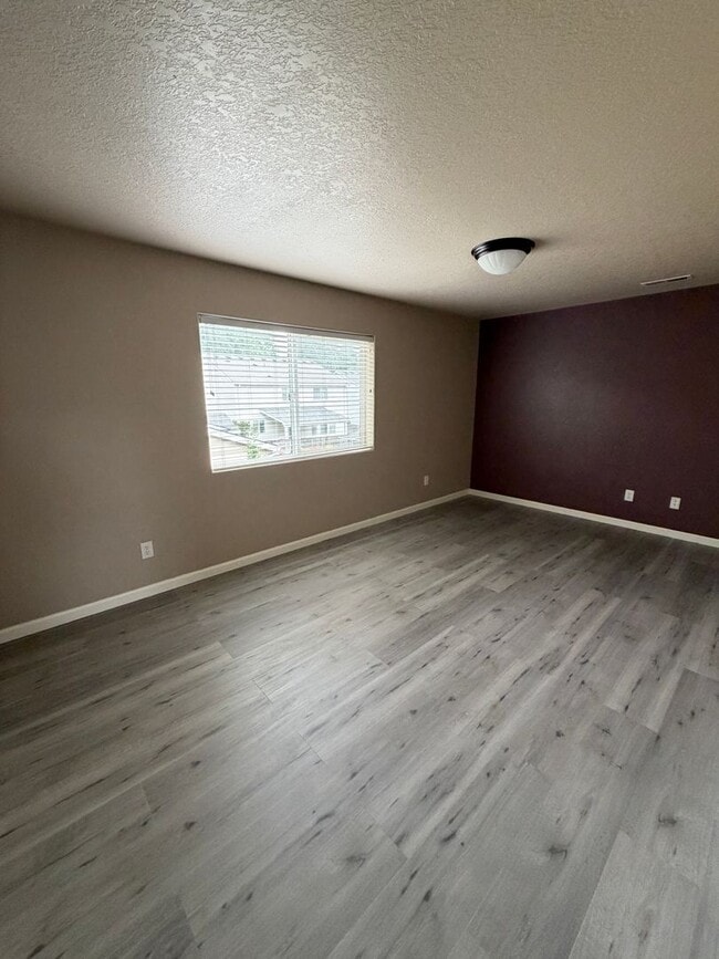 Building Photo - 6108 NE 84th Ave