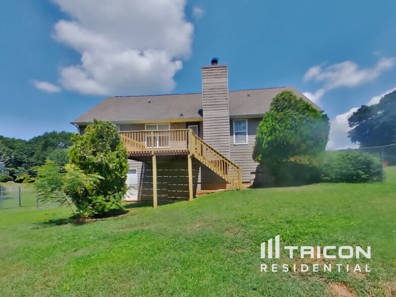 Building Photo - 1440 Twin Manor Dr