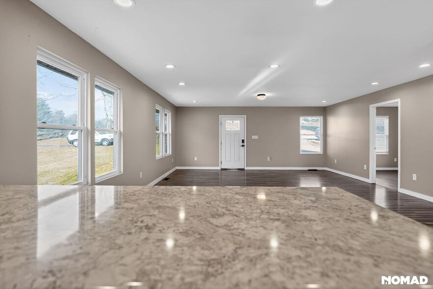 Building Photo - 2246 Green Acres Cir