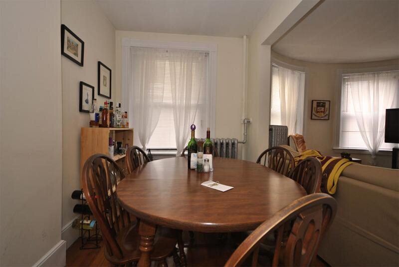 Building Photo - 44 Linden St