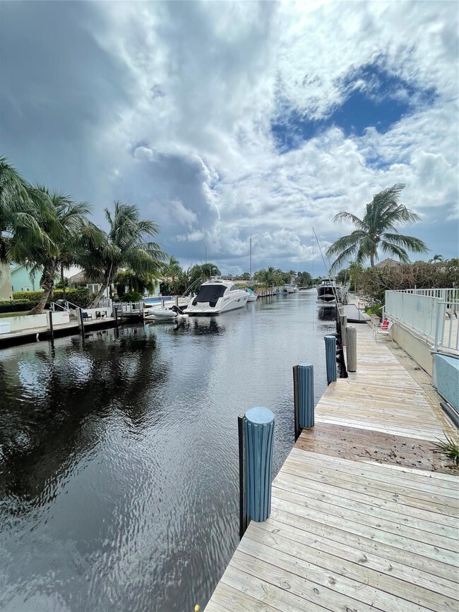 Building Photo - 2708 NE 14th Street Causeway