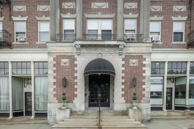 Building Photo - 354 N Main St
