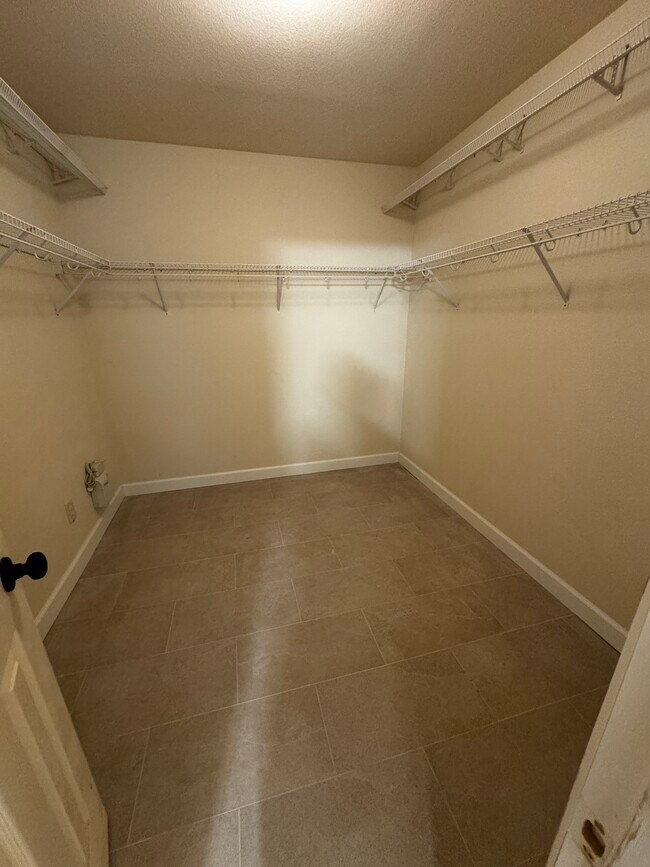 Master Closet - 1709 Lost Maples Loop