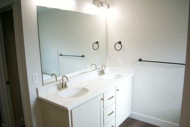 Building Photo - Brand-new 4 Bed, 2.5 Bath Townhome in Idaho Falls!