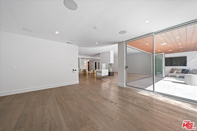 Building Photo - 1455 S Castello Ave