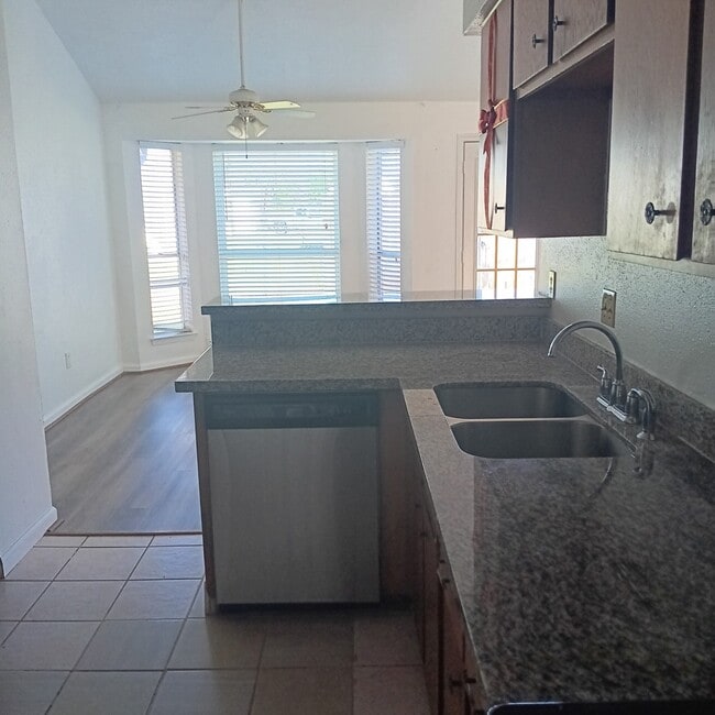 Building Photo - 14114 Old Village Ln