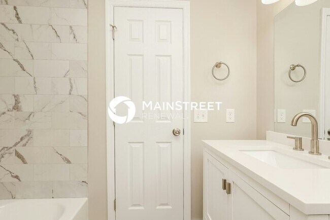 Building Photo - 3 Bedroom Pet-Friendly Home in MURFREESBOR...