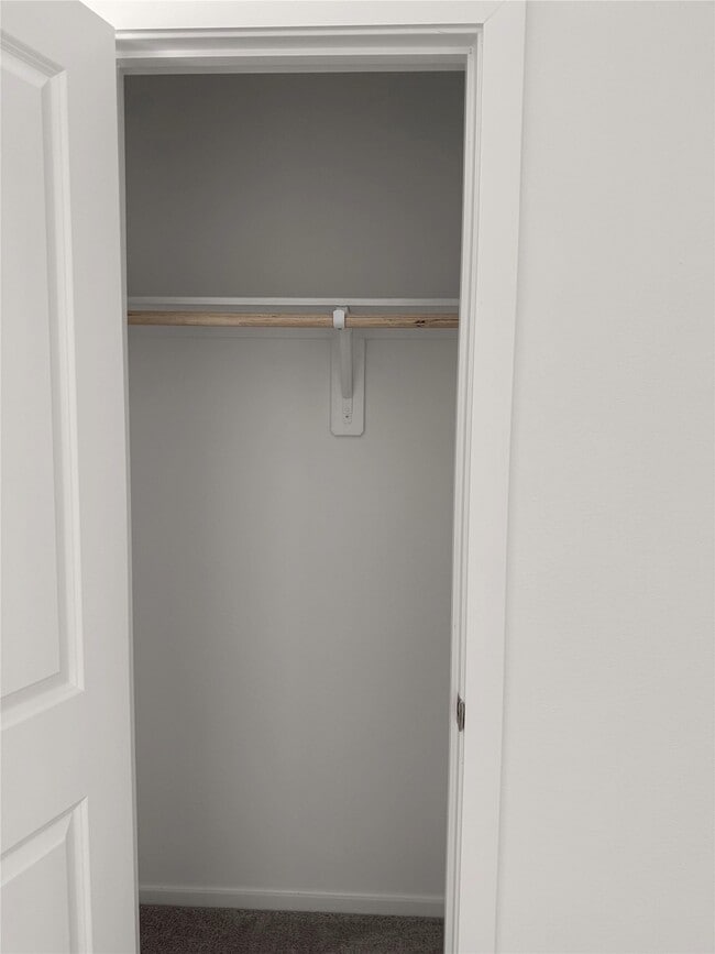 Building Photo - 25670 Roy Rogers Rd