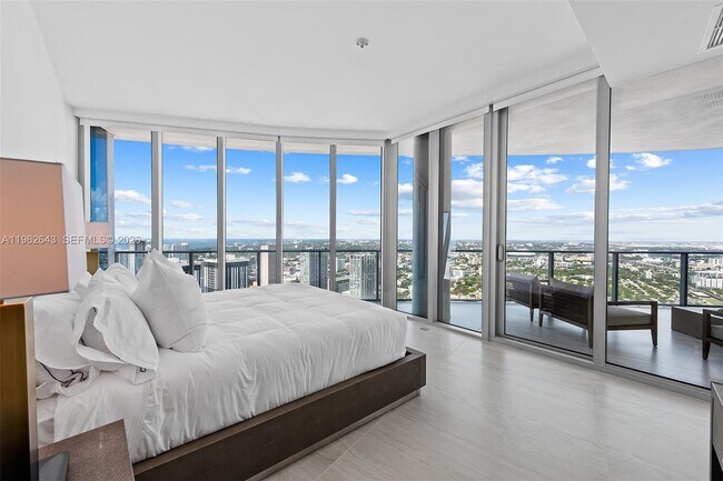 Building Photo - 851 NE 1st Ave