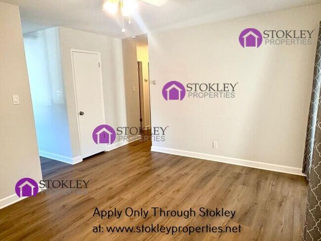 Building Photo - 1875 Queens Rd