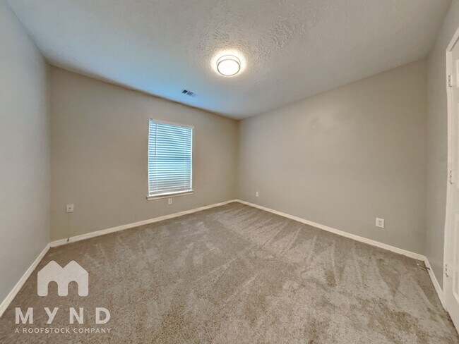 Building Photo - 7014 Crescent Moon Dr