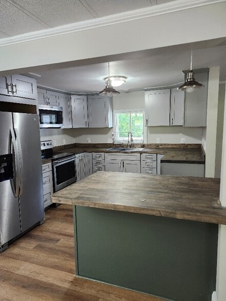 Building Photo - 401 McKenzie Dr