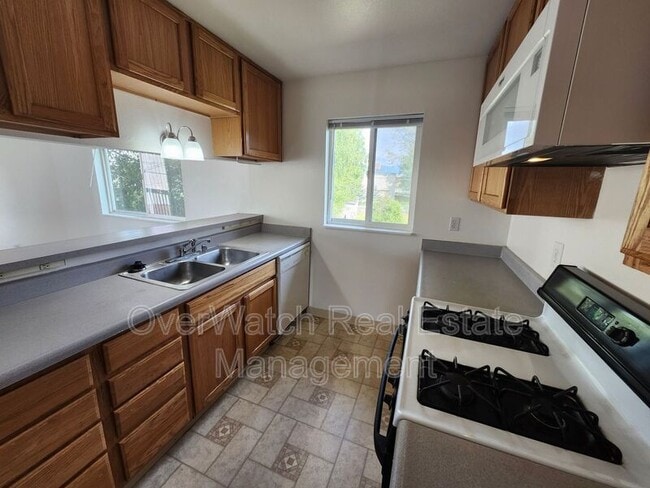 Building Photo - 705 Pearl Dr