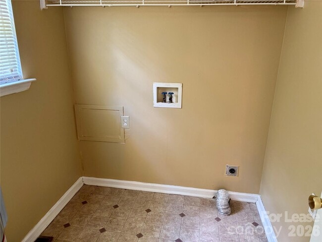 Building Photo - 316 Springhill Ln