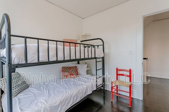 Building Photo - 710 Augusta St