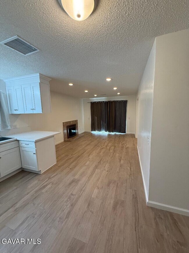 Building Photo - 45303 Lorimer Ave