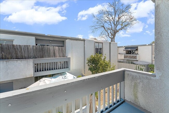 Building Photo - 18620 Hatteras St