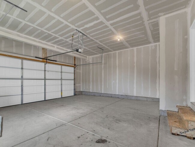 Building Photo - 1290 N 3960 W