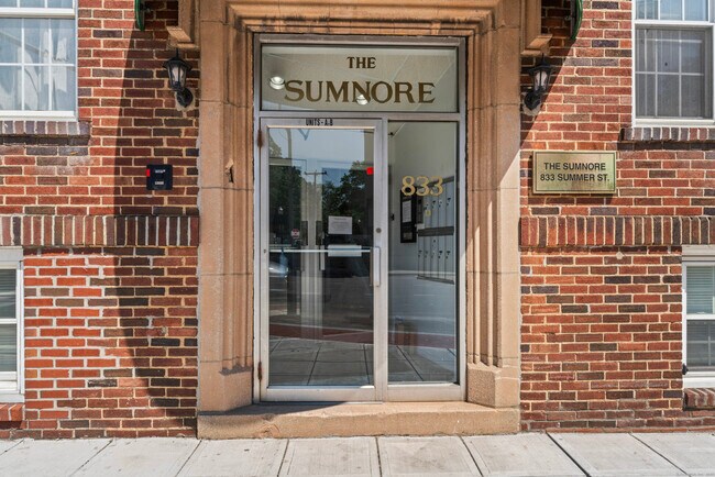 Primary Photo - 833 Summer St