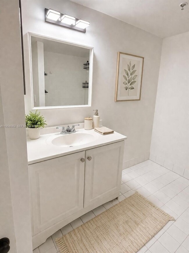 Building Photo - 440 S Park Rd