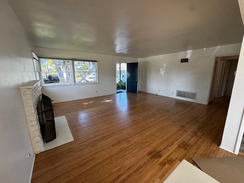 Building Photo - 1800 Viola Pl