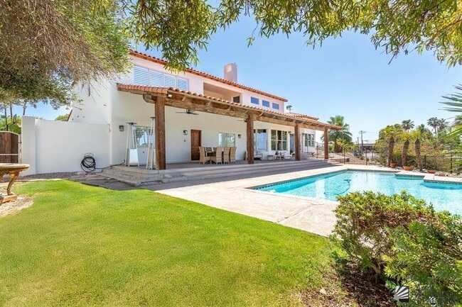 Building Photo - 1645 W El Paseo Real