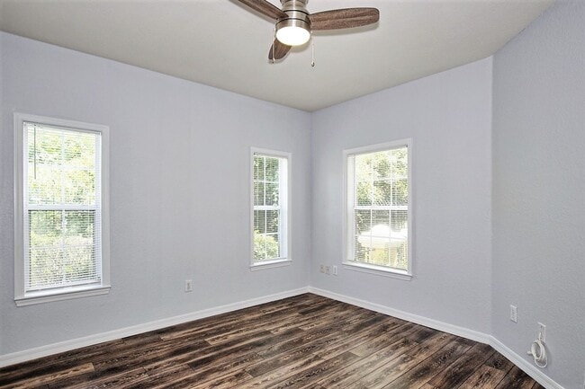 Building Photo - 2 bedroom/2 bath, 1st floor unit with a 1-car garage!