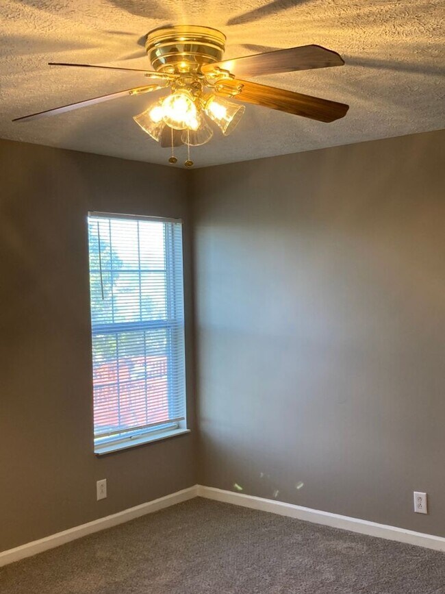 Building Photo - 3616 Longhaven Crossing
