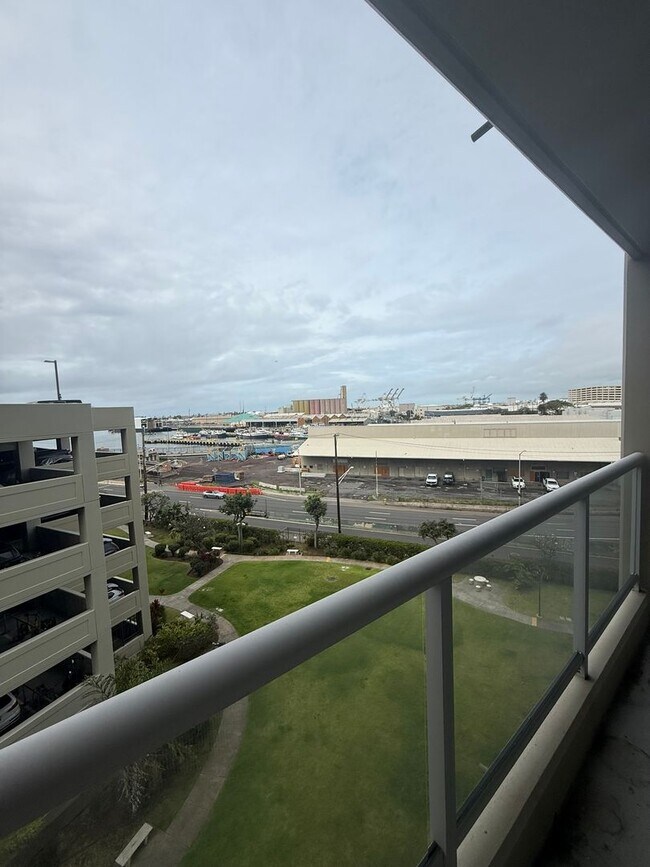 Building Photo - AC in Every Room. TWO Parking Stalls.