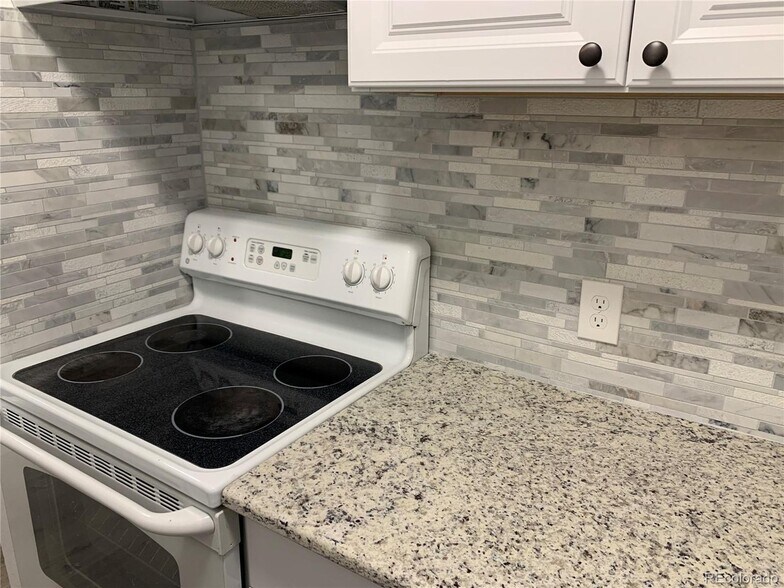 Building Photo - 7625 Quincy E Ave