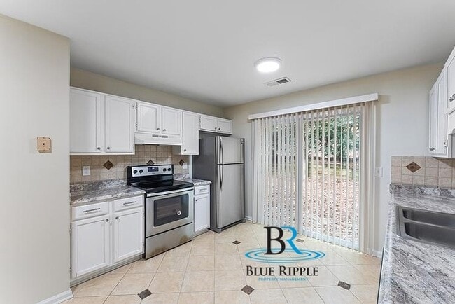 Building Photo - Spacious 3BR/2Bth Prime Smyrna Location on Dead End Street! Move in Special