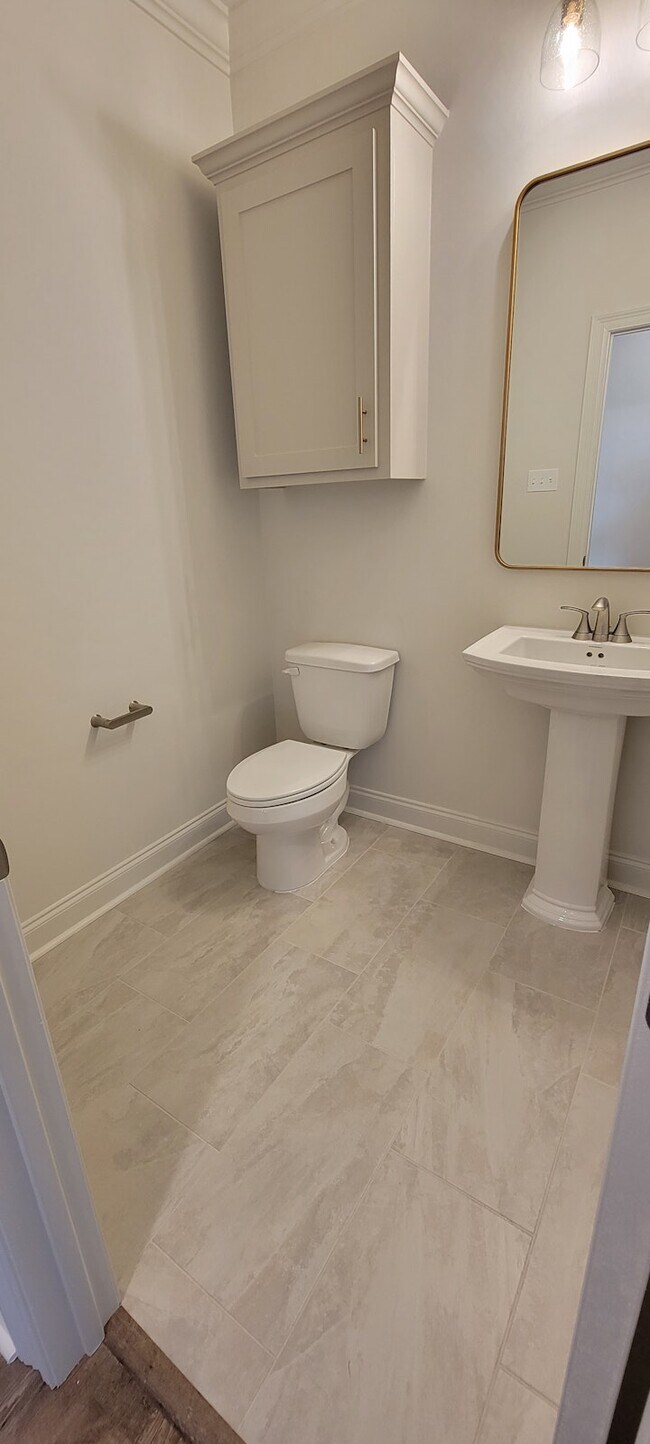 Building Photo - 204 Bennington Ln