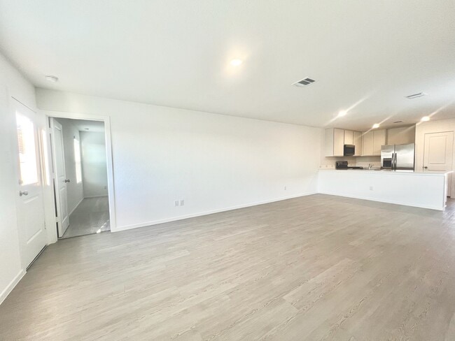 Building Photo - 921 Lago Laceno Ln