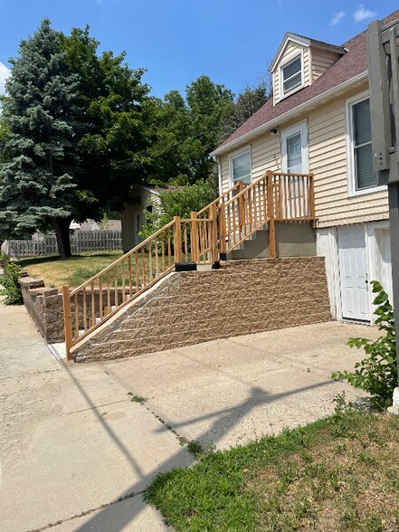 Primary Photo - 604 10th St SW