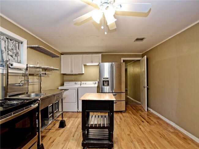 Building Photo - 5505 Avenue G
