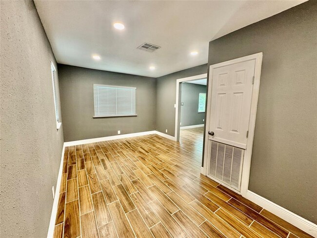 Building Photo - 3109 Danforth Memorial Dr