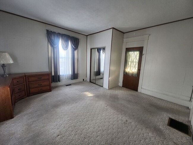 Building Photo - 2-3 Bedroom Home w/Large Kitchen - Section 8 Welcome & Pets Negotiable!