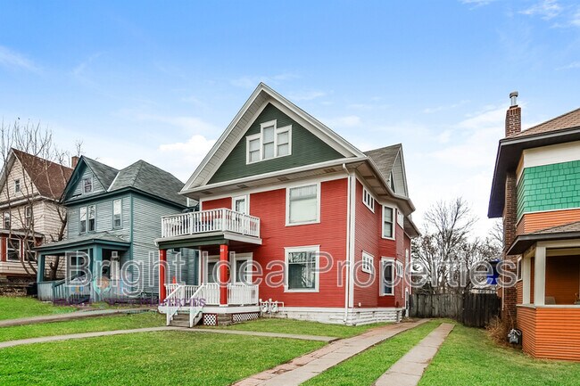 Building Photo - 801 4th St E