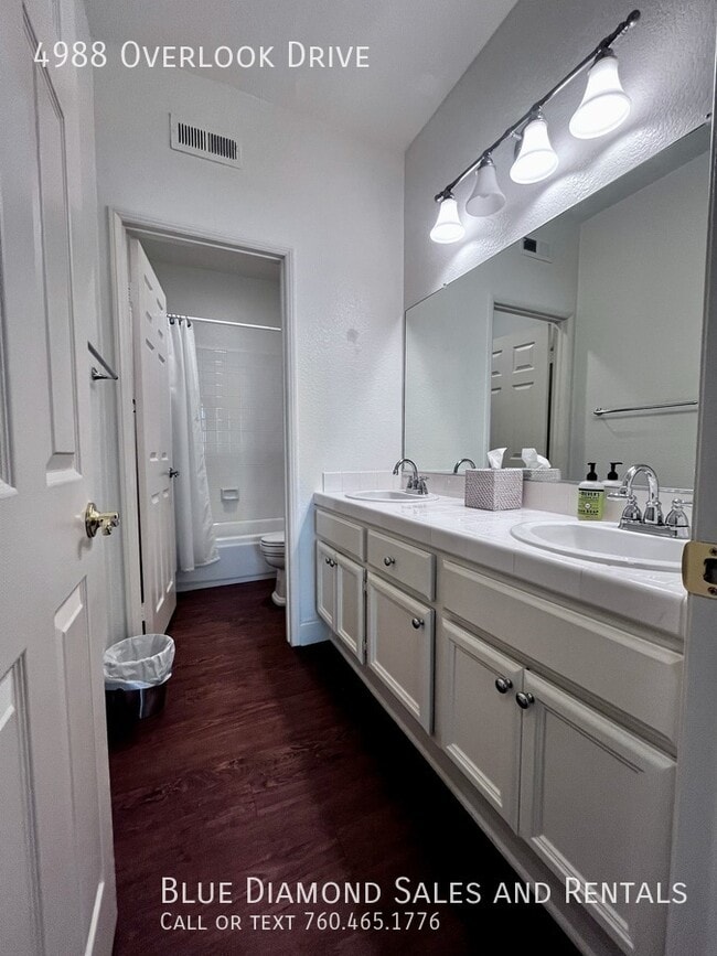 Building Photo - 4988 Overlook Dr