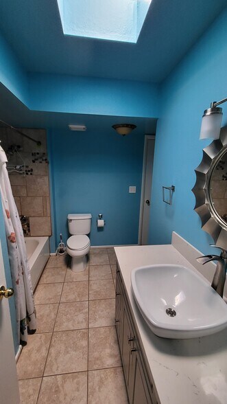 Guest Bathroom - 235 E Scheibe Way