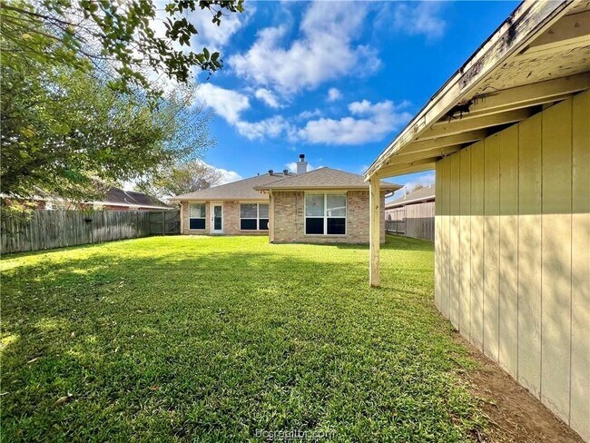 Building Photo - 3605 Vienna Dr