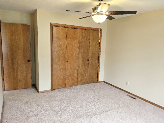 Building Photo - 11044 River Oaks Ln E