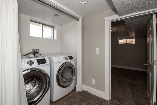 Building Photo - Beautiful Spacious Home in Sugarhouse!