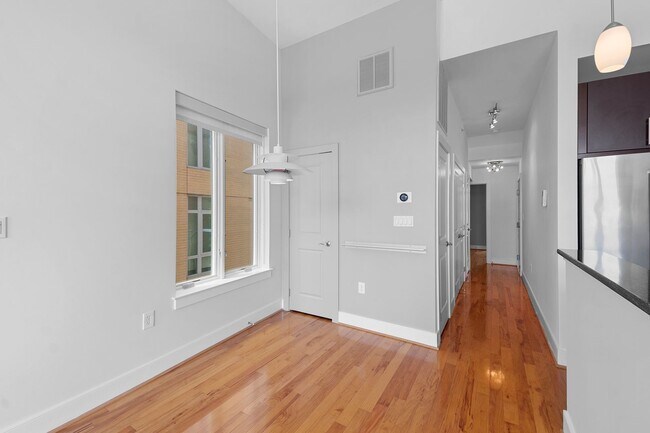 Building Photo - 1336 Belmont St NW
